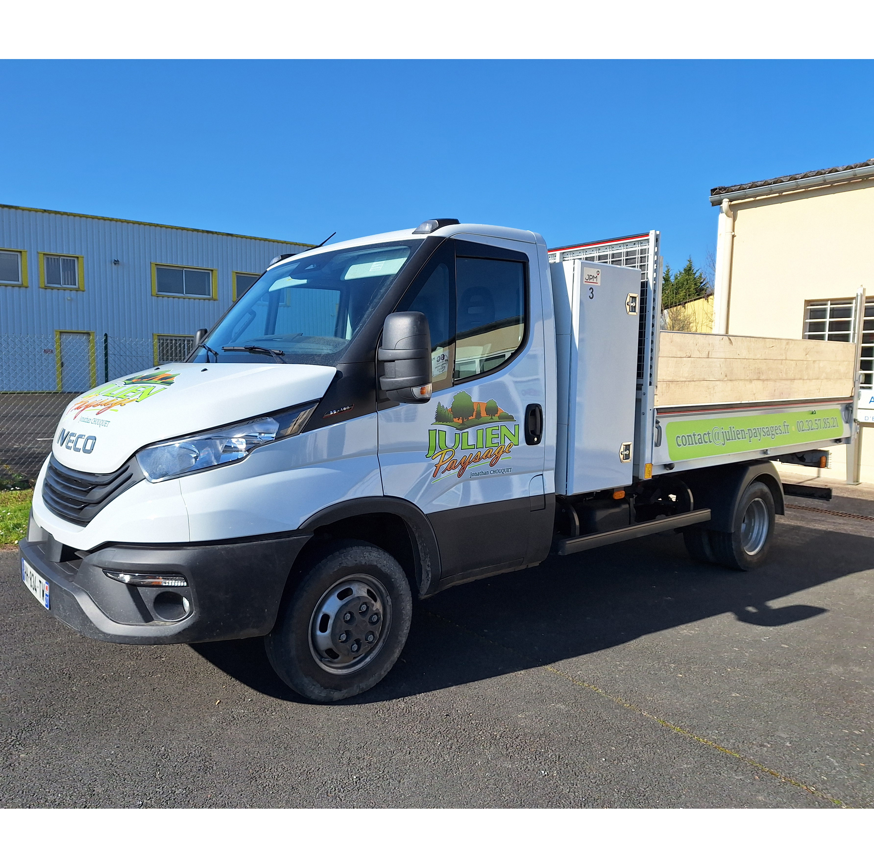 Flocage sur mesure  : quand la communication visuelle rencontre l’art du paysage