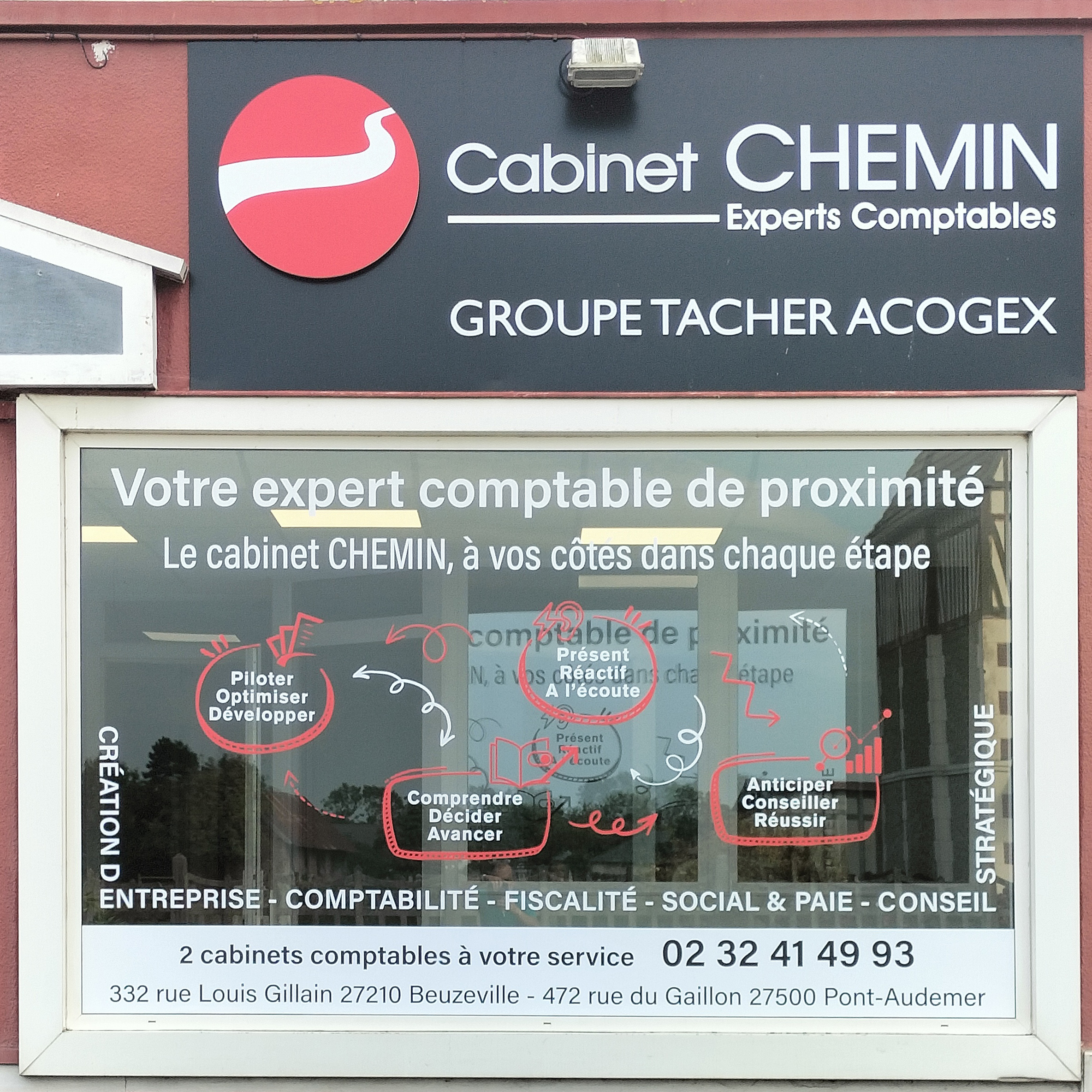 De l&rsquo;enseigne à la vitrophanie : Une visibilité totale et durable pour le cabinet Chemin d&rsquo;Expert à Beuzeville !